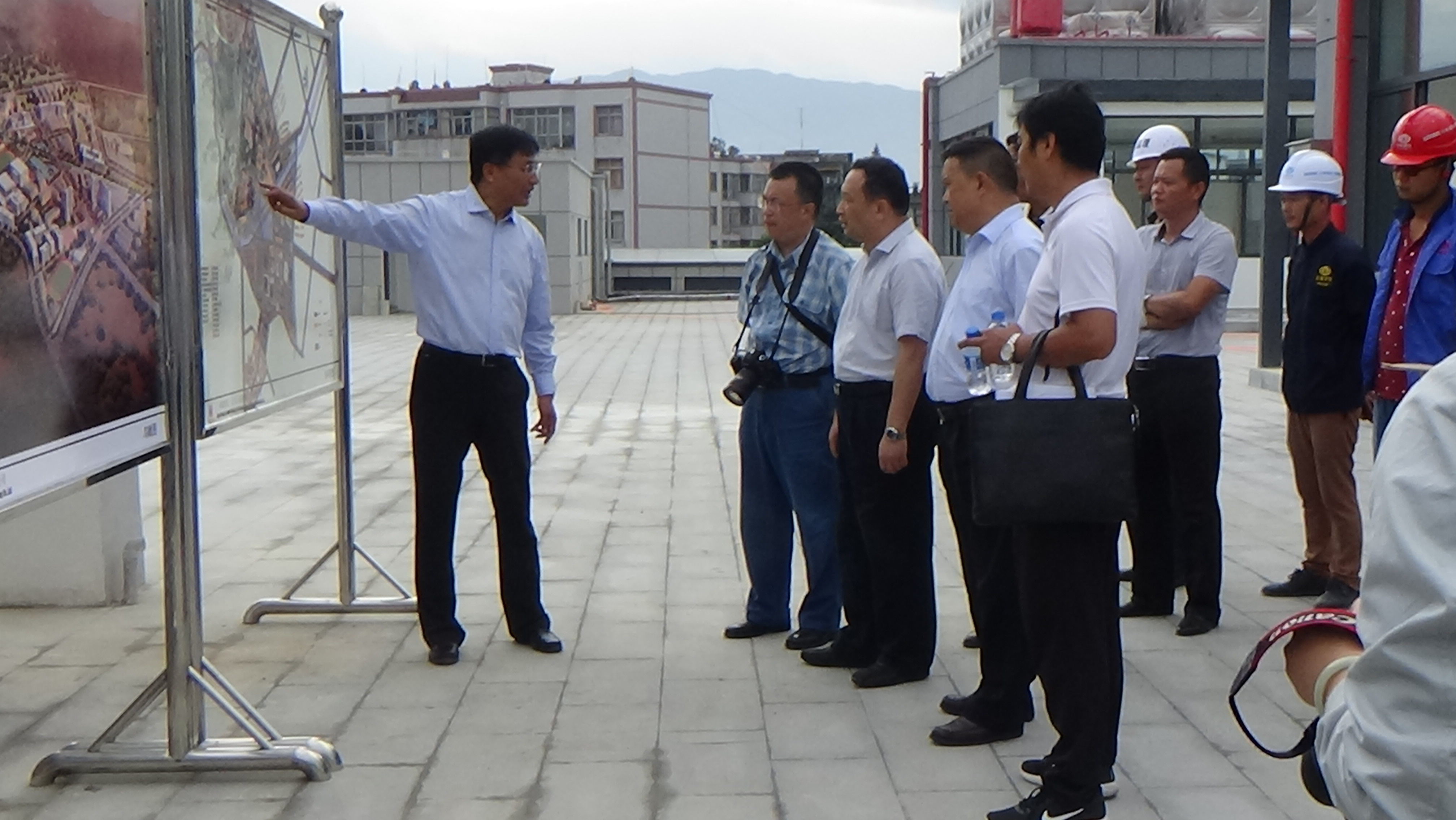 云南省教育廳副廳長鄭毅到滇西科技師范學(xué)院項(xiàng)目部進(jìn)行調(diào)研.jpg